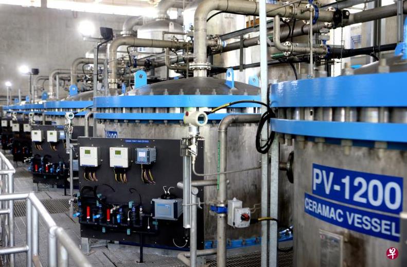 全球最大的这座陶瓷膜水处理系统设于蔡厝港自来水厂，每天可处理4000万加仑自来水。（严宣融摄）